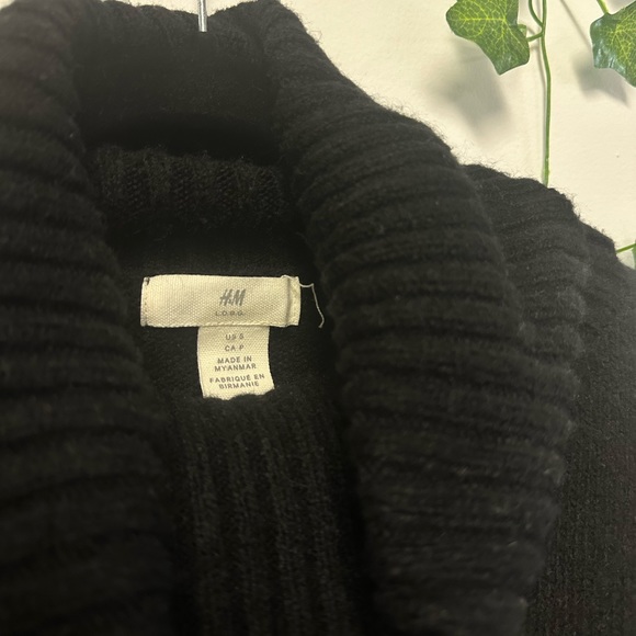 H&M Oversized Turtleneck Sweater - Picture 2 of 4